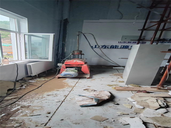 礼纪镇地基基础下沉墙体裂缝加固注浆顶升施工