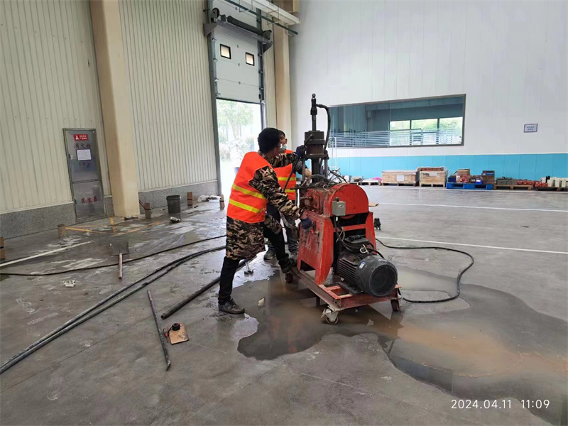 礼纪镇厂房地面下沉塌陷注浆加固施工